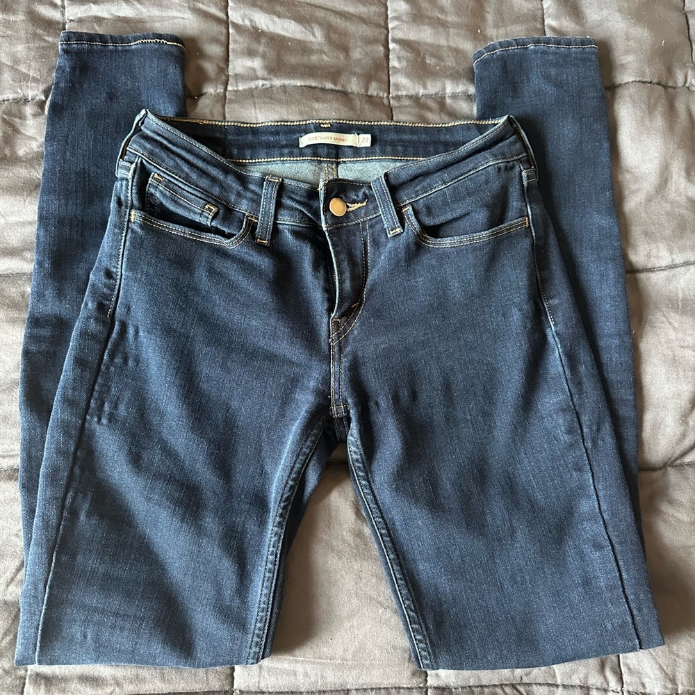 **Levi’s Super Skinny - Dark Jeans - Stretchy and flattering- well made jeans!!
